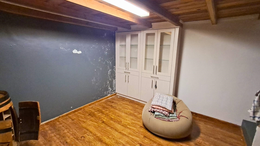 5 Bedroom Property for Sale in Bergsig Western Cape